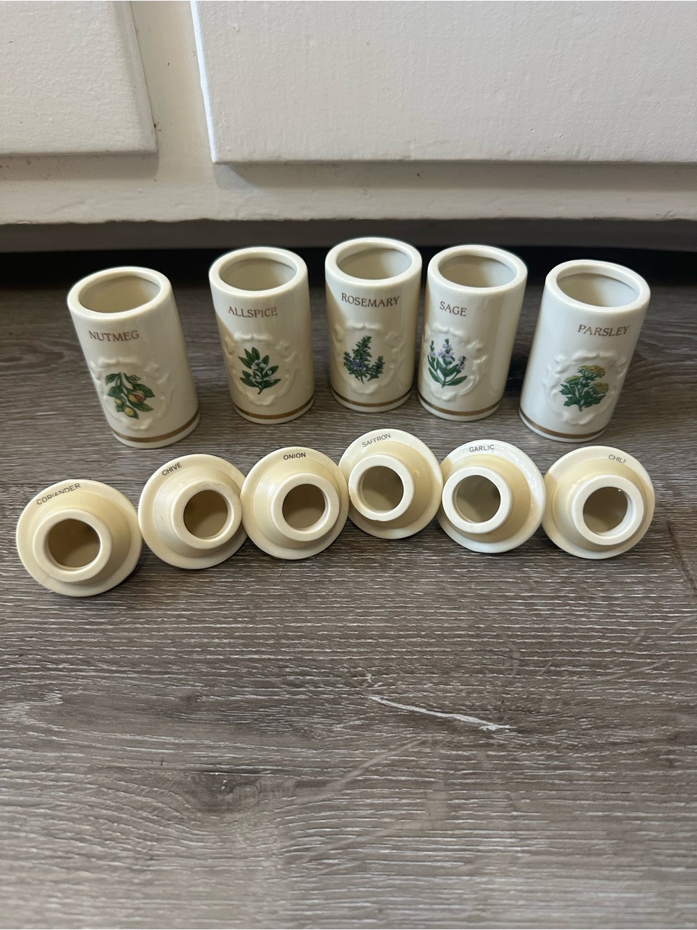 Lenox Spice Garden Porcelain Spice
Jars 24k Gold 5 pc Set Vintage